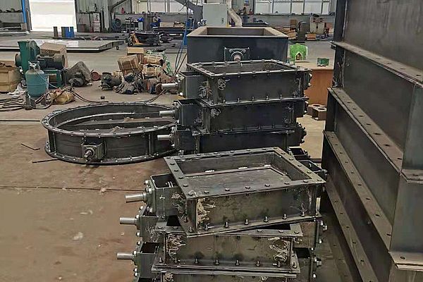 方形擋板門生產(chǎn)現(xiàn)場(chǎng)